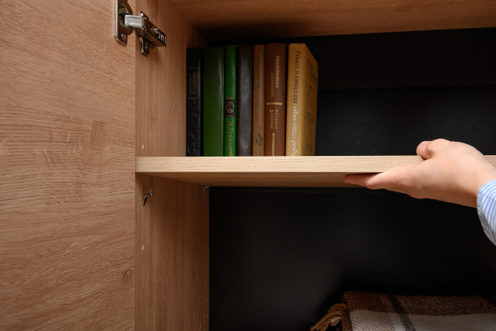 Брюс два Стола 12.157 + два Комода 16.233, цвет чёрный/дуб Сантьяго/столешница МДФ ель карпатская, 486,8х62,6(38,3)х75(85,6) см., ун. сб.